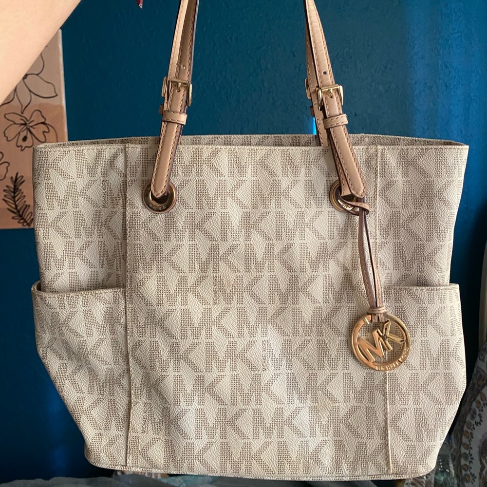 Micheal Kors white bag